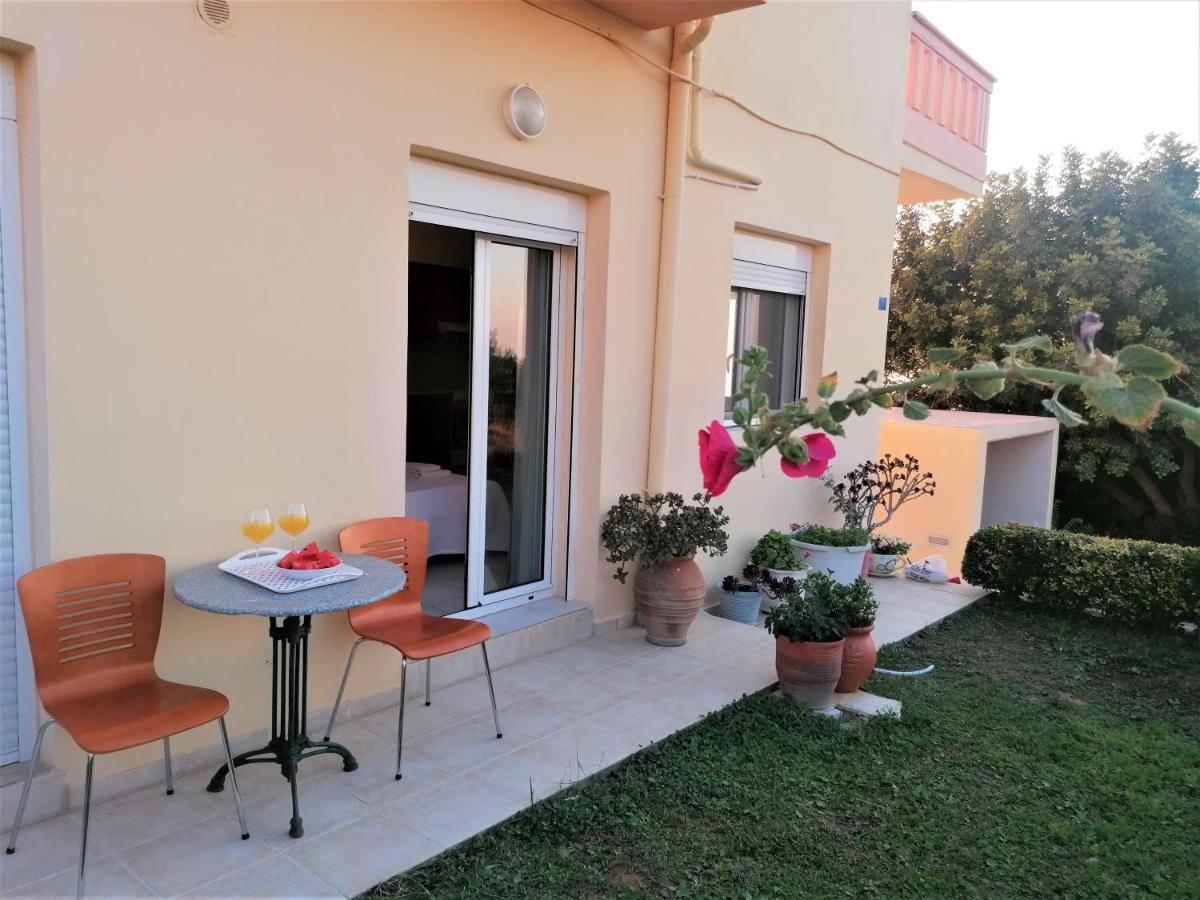 Emerald Apartment 2 Halepa Chrissi Akti Chania Exterior foto